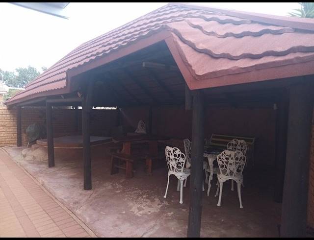 2 BEDROOM TOWNHOUSE FOR SALE IN EIKE PARK